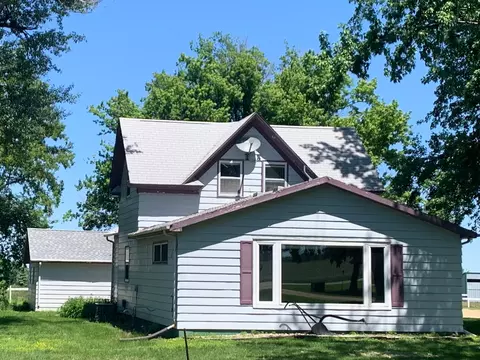 1213 9th St NW, Pipestone, MN 56164