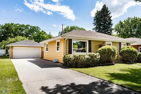 318 22nd Ave N, Fargo, ND 58102