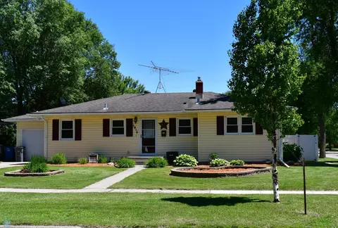 1916 16th St S, Moorhead, MN 56560