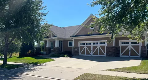 358 Prairie Way S, Bayport, MN 55003