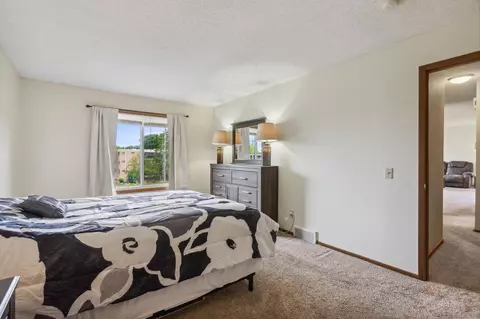 3801 Heather Dr, Eagan, MN 55122 photo 17