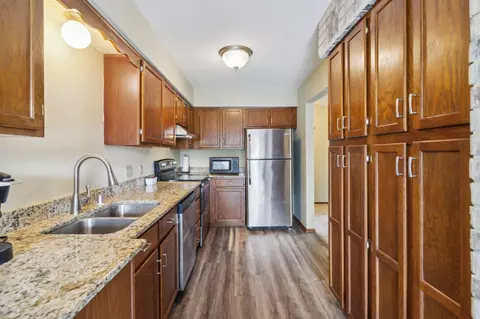 3801 Heather Dr, Eagan, MN 55122 photo 10