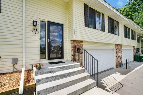 3801 Heather Dr, Eagan, MN 55122 photo 2