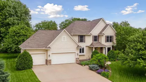 8996 Springwood Dr, Woodbury, MN 55125