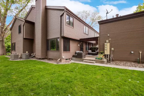 112723 Hundertmark Rd, Chaska, MN 55318
