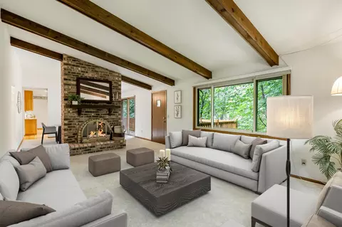 3308 Skyview Dr, Burnsville, MN 55337