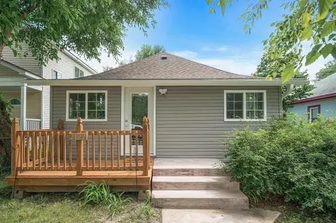 2122 Queen Ave N, Minneapolis, MN 55411