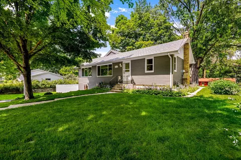 4762 Manchester Rd, Mound, MN 55364