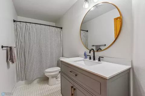 Bath - 9648 Robin Rd, Horace, ND 58047 photo 4 of 5