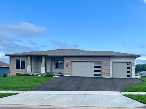 6428 Silver Lake Dr, Eau Claire, WI 54703