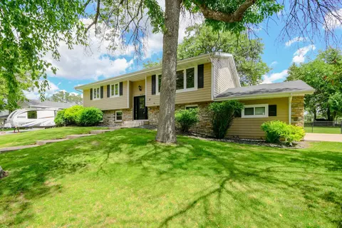 1924 Hythe St, Roseville, MN 55113