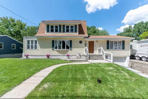925 Sherman St, North Mankato, MN 56003