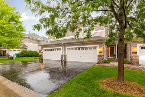 2747 Spy Glass Dr, Chaska, MN 55318