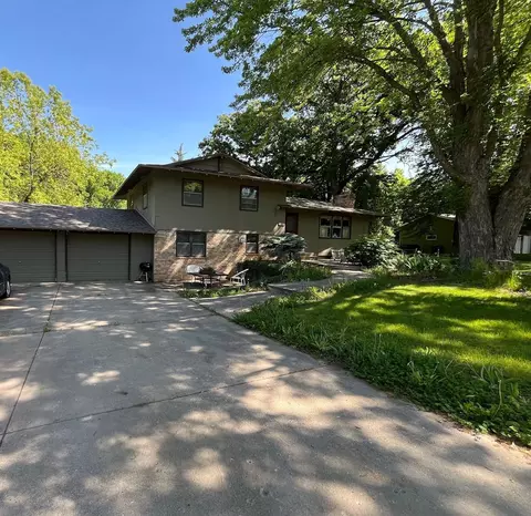 4132 Maplewood Rd, Saint Bonifacius, MN 55375