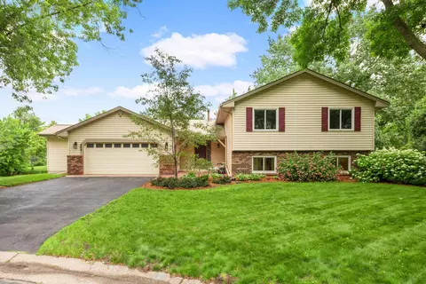 699 Maple Pond Ct, Shoreview, MN 55126