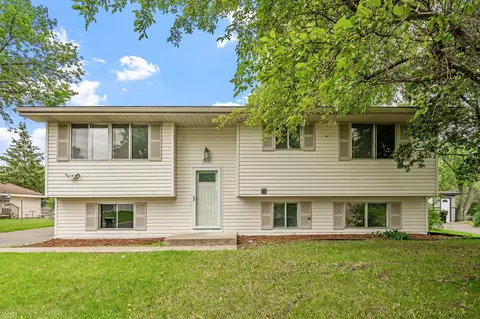 860 Carl Ave, Anoka, MN 55303