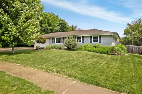 2816 W 102nd St, Bloomington, MN 55431