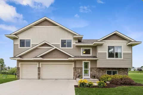 801 Dozer Cir, Montrose, MN 55363