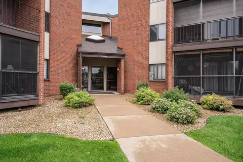 1800 Riverwood Dr #212, Burnsville, MN 55337