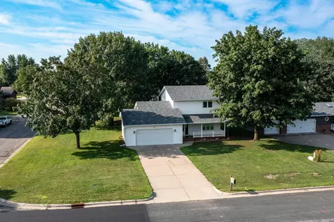 2 Woodridge Dr, Belle Plaine, MN 56011