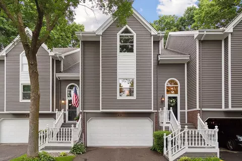 133 Edgewood Ct, Wayzata, MN 55391