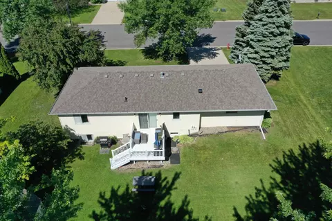 307 25th St SE, Willmar, MN 56201 photo 2