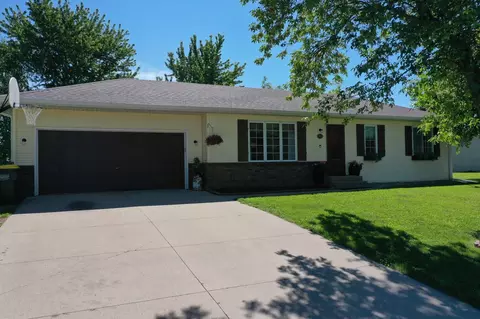 307 25th St SE, Willmar, MN 56201