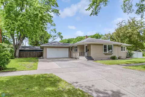2110 3rd St N, Fargo, ND 58102