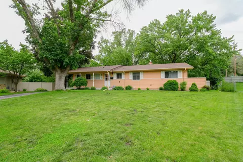 8737 Harrison Cir, Bloomington, MN 55437