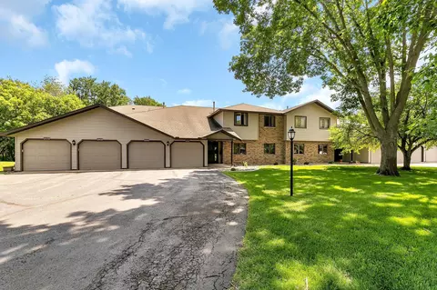 1570 14th St SE, Saint Cloud, MN 56304