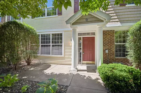 1635 Legacy Pkwy E #3, Maplewood, MN 55109