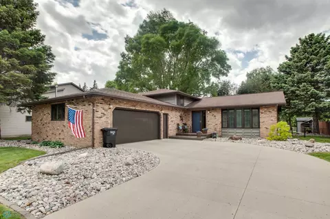 78 Prairiewood Dr S, Fargo, ND 58103