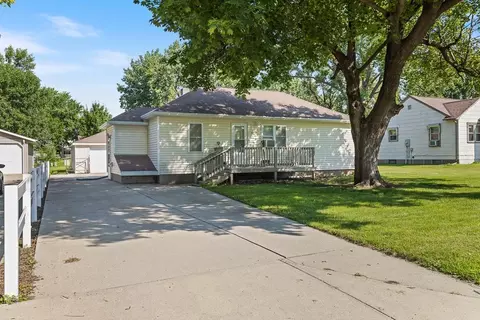801 N 5th St, Marshall, MN 56258