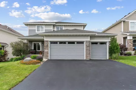 1522 Mills Dr, Chanhassen, MN 55317