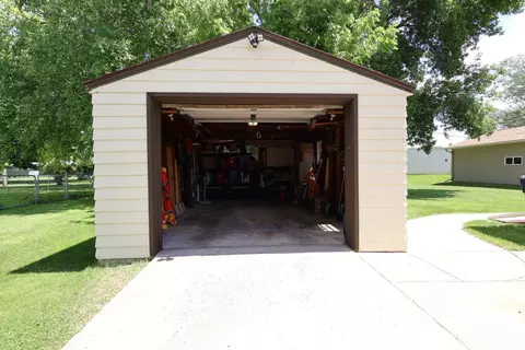 400 1st St E, Chokio, MN 56221 photo 5
