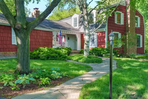 105 Sandy Hook Rd, Chanhassen, MN 55317