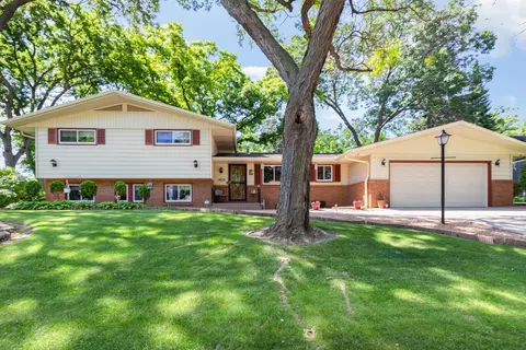 1420 Glacier Ln NE, Fridley, MN 55421