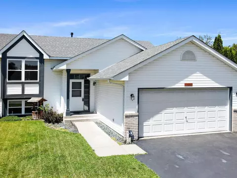 9556 77th St S, Cottage Grove, MN 55016