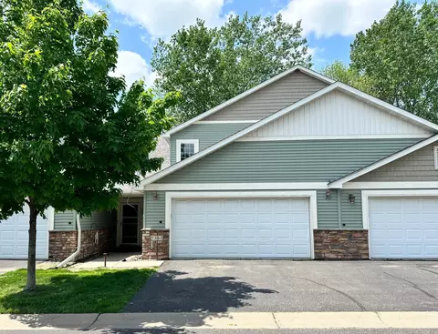1343 Echo Lake Ct, Mahtomedi, MN 55115