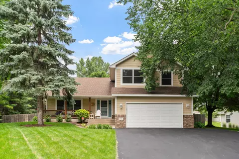 205 Burke Ave W, Roseville, MN 55113