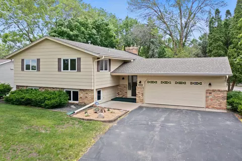 6229 Creek Valley Rd, Edina, MN 55439
