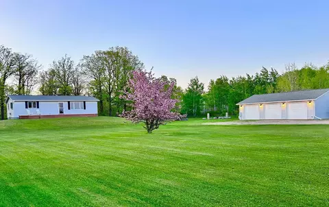 32463 310th St, Roseau, MN 56751