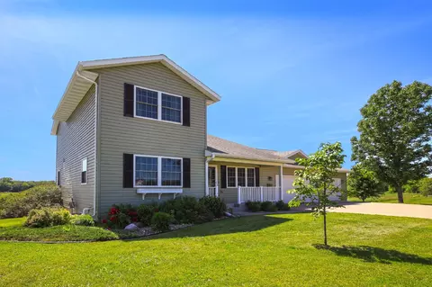 2404 6th St NE, Waseca, MN 56093