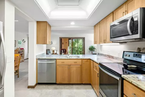 5601 Dewey Hill Rd #214, Edina, MN 55439