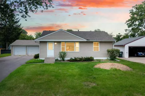 4261 Diamond Dr, Eagan, MN 55122