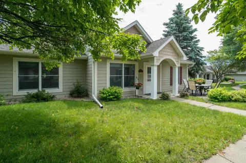 1842 Macintosh Ct, Saint Peter, MN 56082