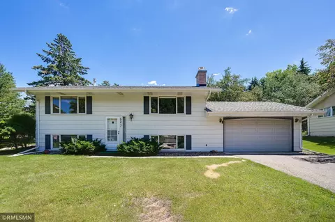 563 Riviera Dr, New Brighton, MN 55112
