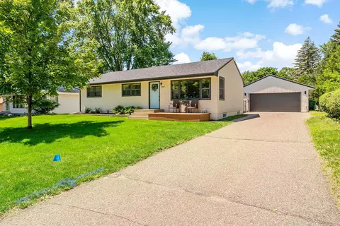 2307 Hand Ave, Roseville, MN 55113