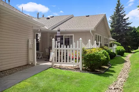 6861 Blackhawk Trl, Inver Grove Heights, MN 55077