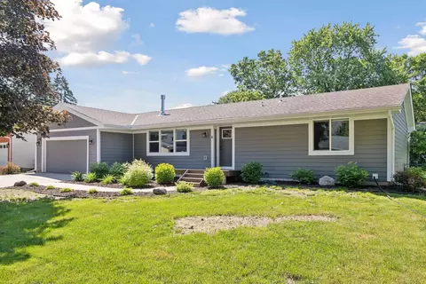 6 Langer Cir, West Saint Paul, MN 55118